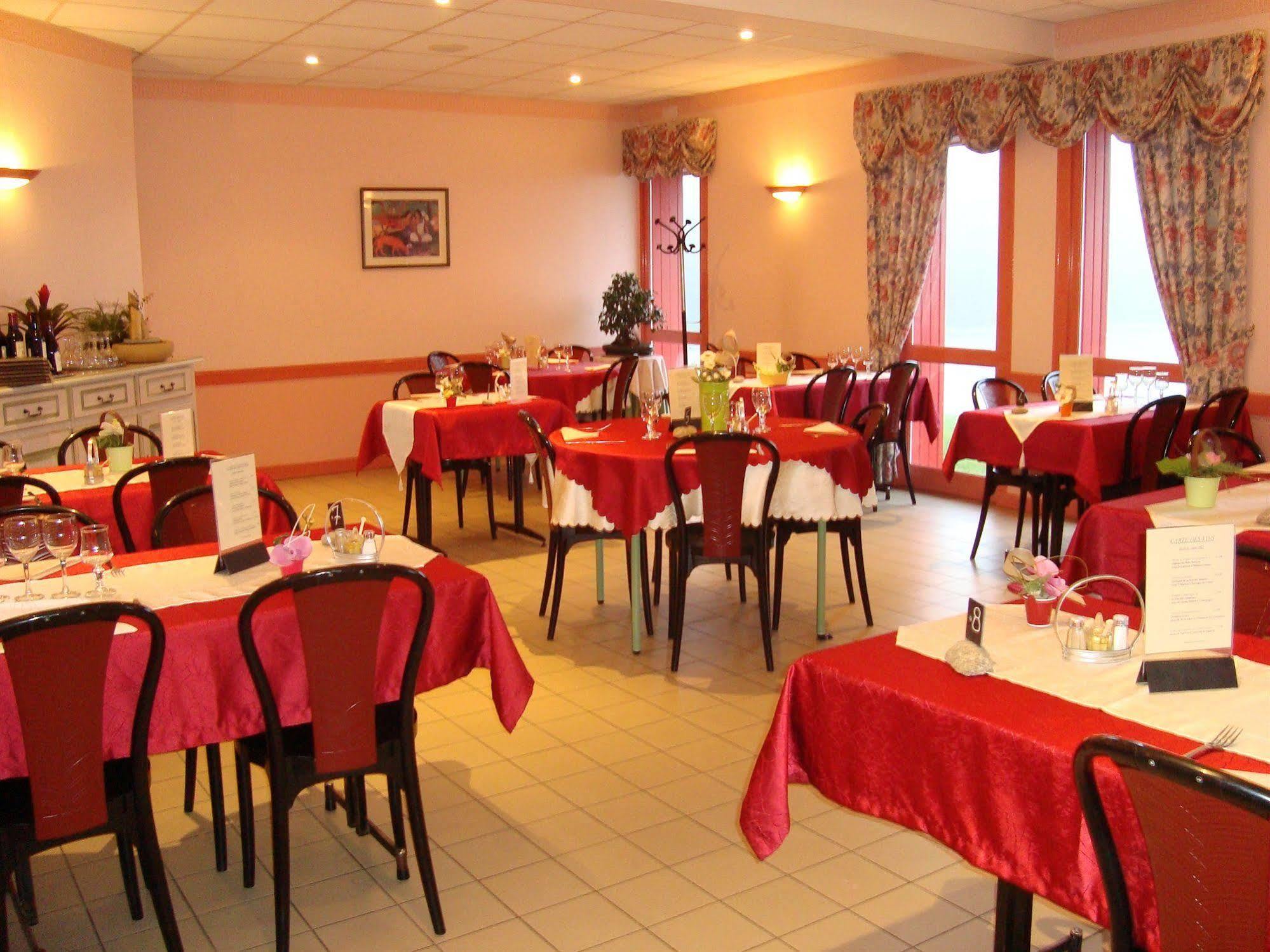 Hotel Le Bretagne Louvigne-de-Bais Bagian luar foto
